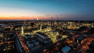 Die Steamcracker zählen zu den größten Produktionsanlagen der BASF in Ludwigshafen.