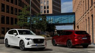 mid Leverkusen - Der Mazda CX-60 e Skyactiv PHEV rangiert als Vierzylinder-Plug-in-Hybrid mit 241 kW/327 PS Systemleistung nicht nur beim Komfort- und Raumangebot, sondern auch bei den Fahrleistungen.