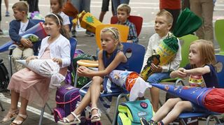 Die Klasse 1 a der Schillerschule wartet gespannt darauf, ihre Klassenlehrerin kennenzulernen.