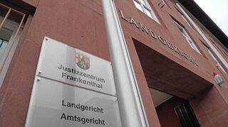Der 28-Jährige wurde am Frankenthaler Landgericht wegen schweren Raubs und Freiheitsberaubung verurteilt.