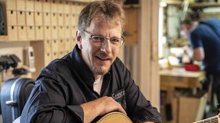 Der Gitarrenbaumeister Andreas Cuntz gehört beim diesjährigen Guitar Summit in Mannheim zu den wichtigen regionalen Ausstellern.
