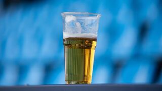 Wie viel soll ein Glas Bier auf der Howwemer Kerb kosten? Der TV Hofheim setzt die von den anderen Vereinen beschlossene Preiserhöhung auf drei Euro nicht um.