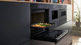 So sieht Technik aus, die in der Lage sein soll, ihr Wissen zu vergrößern und ihre Arbeit selbstständig zu verbessern: ein Backofen der Serie 8 von Bosch.