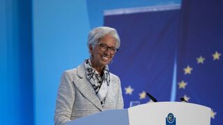 EZB-Präsidentin Christine Lagarde informiert auf einer Pressekonferenz über die Zinserhöhung.