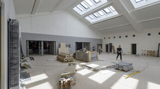 Ab Freitag, 28. Oktober, geht hier der kulturelle Betrieb los: Das Foyer des neuen Karlstorbahnhofs.