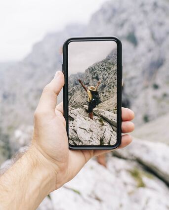 Schönes Bild – ab damit auf Instagram? Das kann für die Natur zum Problem werden. Besonders fotogene Orte leiden immer wieder unter dem Ansturm der Besuchermassen.