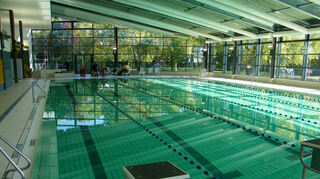 Die Schwimmhalle ist größer und moderner geworden - Anfang Oktober soll die Saison starten.