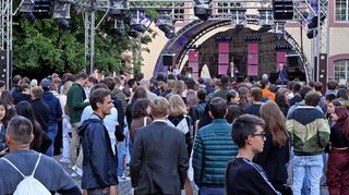 Oberbürgermeister Peter Kurz und Unirektor Thomas Puhl begrüßen beim Uni-Schlossfest im Schneckenhof die Erstsemester.