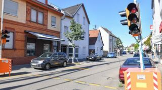 Die umstrittene Bedarfsampel an der Baustelle in der Friedrichsfelder Vogesenstraße wurde modifiziert.