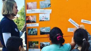 Spielangebote locken an den Platz der Stadt Ravenna.