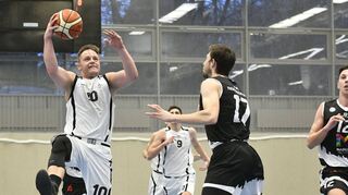 Slawomir Klocek (links) zählt zu den Stützen der SG Mannheim und bleibt dem Regionalligisten erhalten.