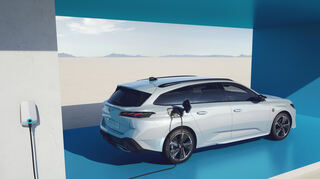 mid Groß-Gerau - Der e-308 SW wird der erste zu 100 Prozent elektrische Kombi aus Europa sein.