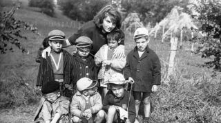 Joana als Betreuerin im Ferienlager bei einer Wanderung 1963 in der Nähe von Lyon (in Albigny-Montrottier).