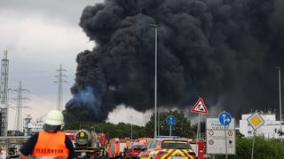 Verheerende Explosion: Am 27. Juli 2021 sind bei einem Chemieunfall im Chempark Leverkusen sieben Menschen gestorben.