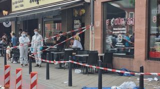 Ein Mann ist bei einer Personenkontrolle am Marktplatz kollabiert und gestorben.
