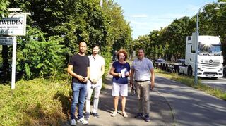 Der Gehweg soll Geh- und Radweg und auf dem Radweg Parkplätze angelegt werden, finden Thomas Hornung (v.l.), Fabian Schrader, Gisela Mappes und Caner Yildirim.