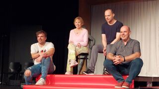 Bringen essenzielle Fragen auf die Bühne (von li.): Hannes Staffler (spielt Georges), Choreographin Doris Marlis, Markus Beisel (Albin) und Regisseur Georg Veit.