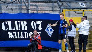 Waldhof-Torschütze Dominik Kother jubelt nach seinem Treffer zum 1:0.