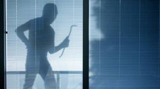 Mit Fernsehern schleppen sich Diebe heutzutage kaum mehr ab. Dafür mit wertvollen Teilen von Photovoltaikanlagen.