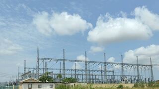 Das Umspannwerk am Hafen Barra do Dande in Angola, an dem der grüne Strom vom Kraftwerk Lauce ankommt.