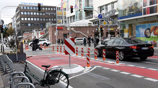 Das Rathaus legt Zahlen vor und zieht zum Verkehrsversuch eine positive Zwischenbilanz, der Handel sieht das Projekt nach wie vor kritisch.