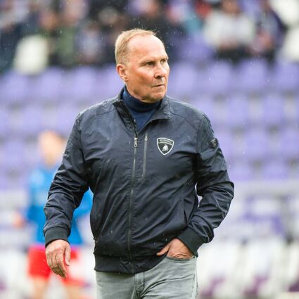 Acht Jahre lang stand Helge Leonhardt als Präsident an der Spitze von Erzgebirge Aue und hielt die Sachsen bis Sommer 2022 in der 2. Liga.