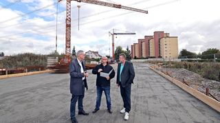 Sie sind zufrieden, dass es weiter geht (v. l.): Bürgermeister Andreas Metz, Bauamtsleiter Pascal Tholé und Ralph Heintzelmann von der HE-Gruppe.