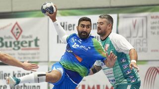 Hossameldin Hassanien (am Ball) setzt sich gegen Marius Meyer durch.