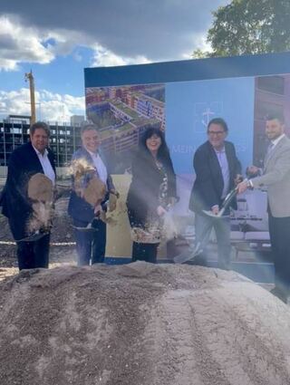 Der Spatenstich für das Projekt mit OB Jutta Steinruck (Mitte).
