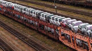 Die Deutsche Bahn will zwischen Mannheim und Karlsruhe mehr Platz für den Güterverkehr schaffen.