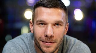Der frühere Fußall-Nationalspieler Lukas Podolski plant wohl für 2023 ein Glücksgefühle-Festival auf dem Hockenheimring.