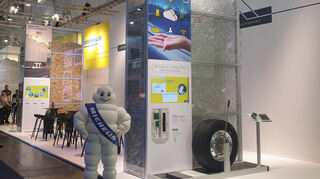 mid Hannover - Michelin stellt auf der IAA Transportation Produkte und Dienstleistungen für Nutzfahrzeug-Kunden in den Mittelpunkt des großen Messestandes.