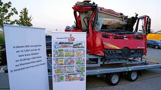 Ein Bild des Schreckens: Mit diesem Unfall-Lkw und dem „Max Achtzig“-Präventionskonzept will die Berufsgenossenschaft für Handel- und Warenlogistik aufklären