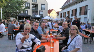 Heddesheim lädt zur Weinbörse auf dem Dorfplatz ein.