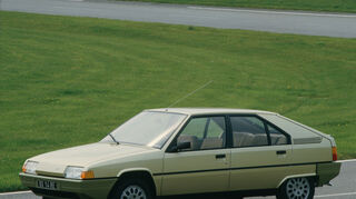 mid Groß-Gerau - Am 23. September 1982 präsentierte Citroen vor einer großen Menschenmenge am Champ-de-Mars unterhalb des Pariser Eiffelturms den Citroen BX.