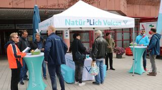 Thema Geothermie: Am gut besuchten Informationsstand von Vulcan Energie auf dem Wochenmarkt standen Experten Rede und Antwort.
