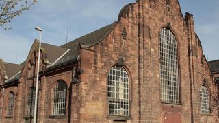 Schöne historische Gebäude aus Sandstein: So kennen die Mannheimerinnen und Mannheimer die ehemaligen Turley Barracks: Nun sollen manche der denkmalgeschützten Bauten zwangsversteigert werden.