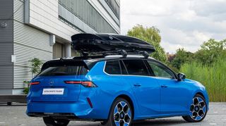 mid Groß-Gerau - Elegante und aerodynamisch designte Dachboxen sorgen für zusätzlichen Stauraum.
