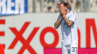 Marco Höger verletzte sich bei einem Zweikampf im Training.