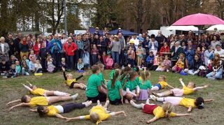 Beim Fest auf dem Turleyplatz erfreute die Ballettschule movements mit zwei Tänzen.