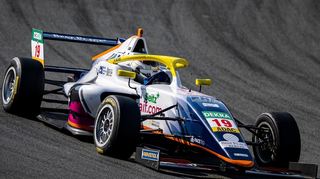 Valentin Kluss aus Bad Mergentheim ist in der Formel 4 angekommen und vertritt die deutschen Farben bei der „Olympiade des Motorsports“ in Frankreich.