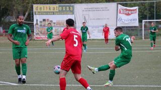 Daniel Herbel (r.) und Brandon Wiley (l.) erzielten die Treffer zum 2:1-Auswärtssieg des TSV Amicitia Viernheim.