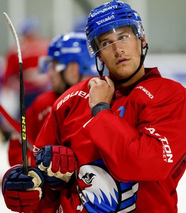 Eishockeyspieler der Adler Mannheim Tyler Gaudet ist verletzt und fällt auf bislang unbekannte Zeit aus.