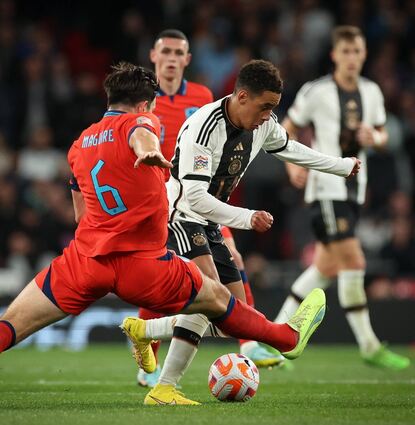 Deutschlands Jamal Musiala (re.) überzeugte, Englands Harry Maguire enttäuschte in Wembley..
