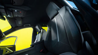 mid Groß-Gerau - Ergonomische, AGR-zertifizierte GSe-Performance-Sitze in Alcantara-Ausstattung sind exklusiv den GSe-Modellen vorbehalten.