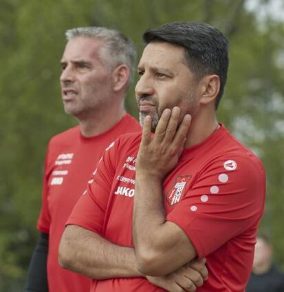 Feytulla Genc (vorne) und Bernd Wigand sind mit Türkspor Spitzenreiter.