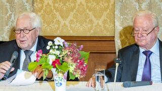 Prof. Dr. Bernhard Vogel (l.) und der ehemalige Bundesminister Dr. Rudolf Seiters sprechen über die Deutsche Einheit und die damalige Zeit.