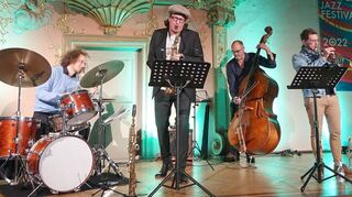 Wurde in Schwäbisch Hall von den berühmten Bauer Studios präsentiert: das Quartett um Magnus Mehl (Saxofon), Bruder Ferenc Mehl (Drums), Dietmar Fuhr (Bass) und Christian Mehler.