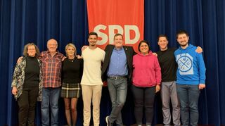 Der neue Vorstand der SPD Viernheim mit der Doppelspitze Nurcan Erdogan (3.v.r.) und Michael Kosbau (4.v.r).