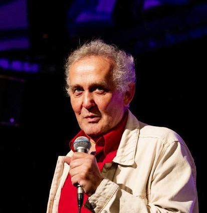 Theaterleiter Matthias Folz begrüßt die Gäste zum 27. Kulturbeutel-Festival.
